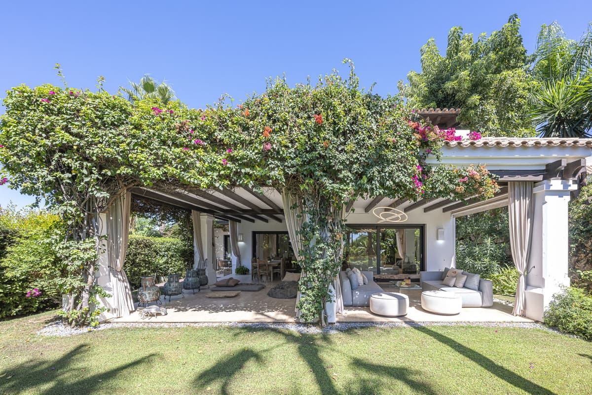Detached Villa in The Golden Mile — photo 1 of 10