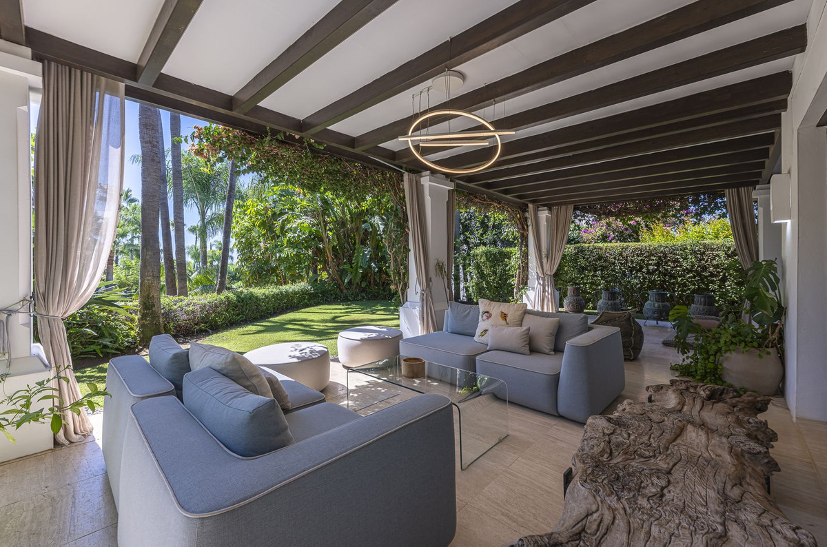 Detached Villa in The Golden Mile — photo 3 of 10