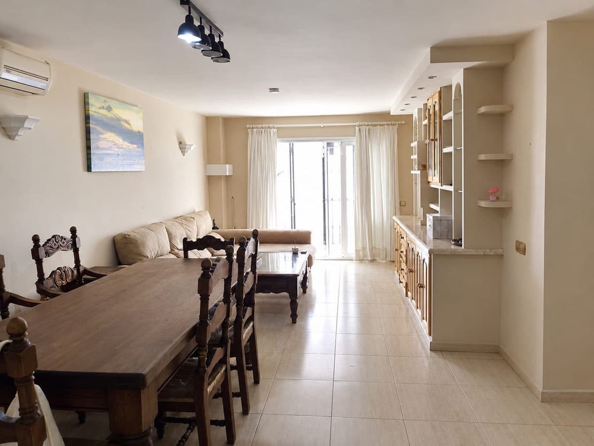 Middle Floor Apartment in Marbella — photo 1 of 10