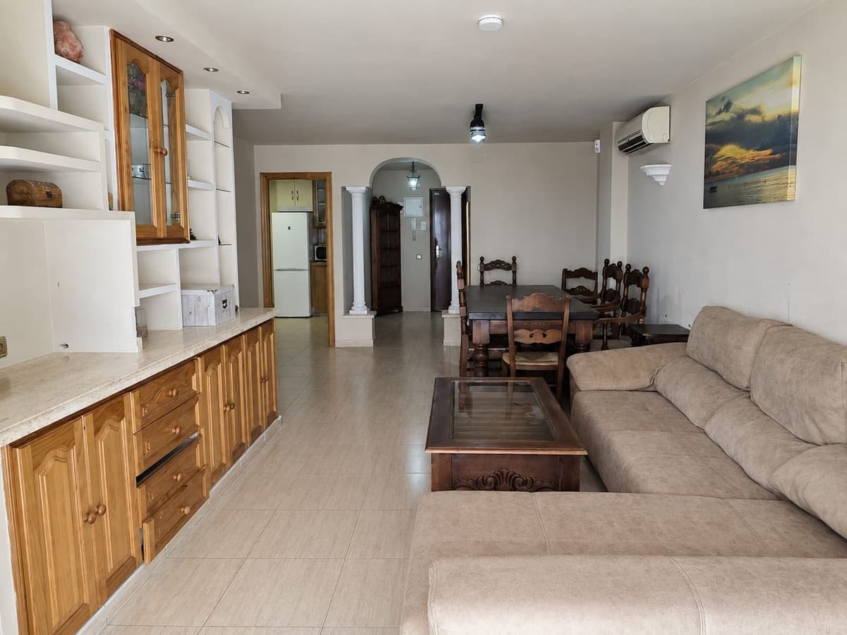 Middle Floor Apartment in Marbella — photo 3 of 10