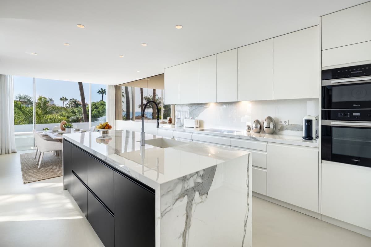 Penthouse Duplex in The Golden Mile — photo 3 of 10
