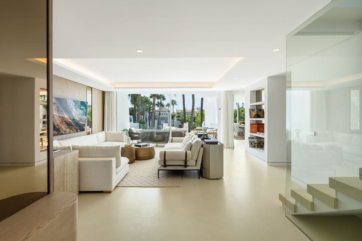 Penthouse Duplex in The Golden Mile — photo 9 of 10
