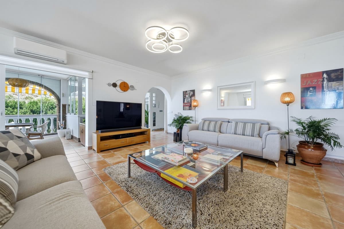 Detached Villa in El Chaparral — photo 3 of 10