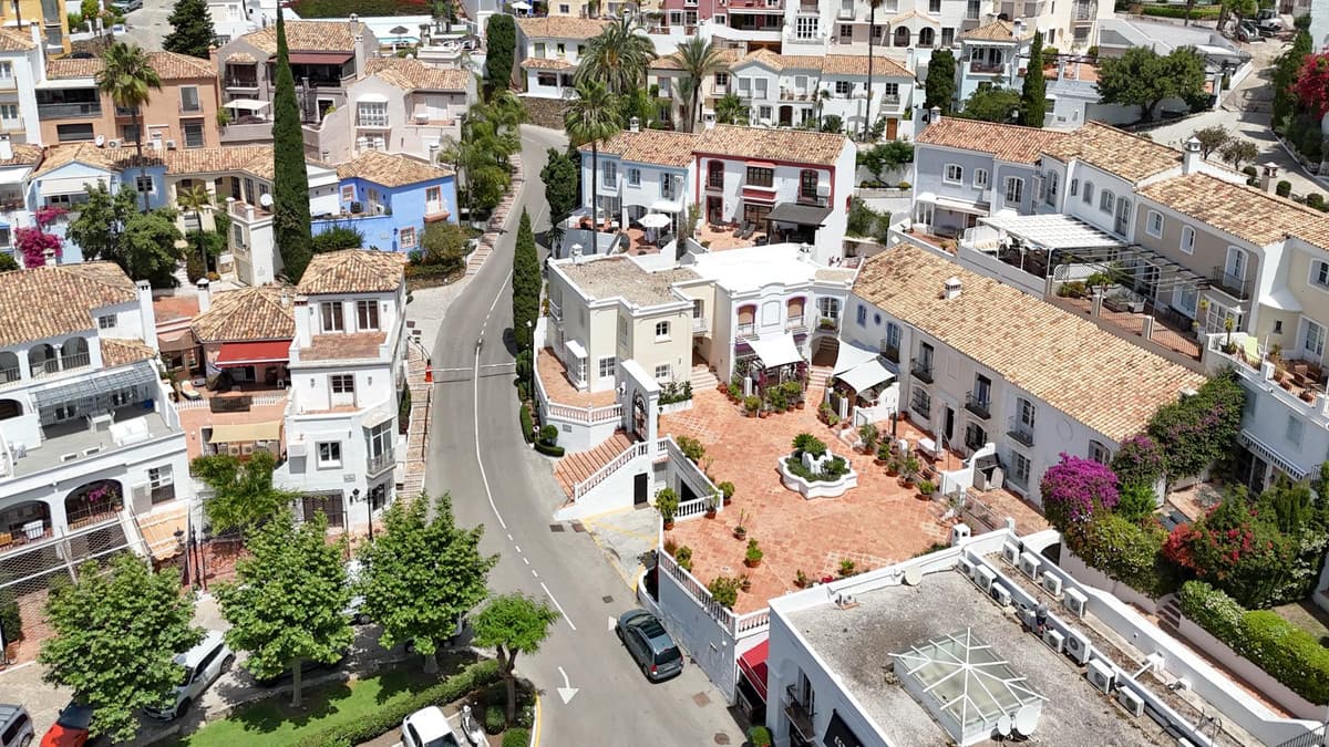 Townhouse in Benahavís — photo 1 of 10