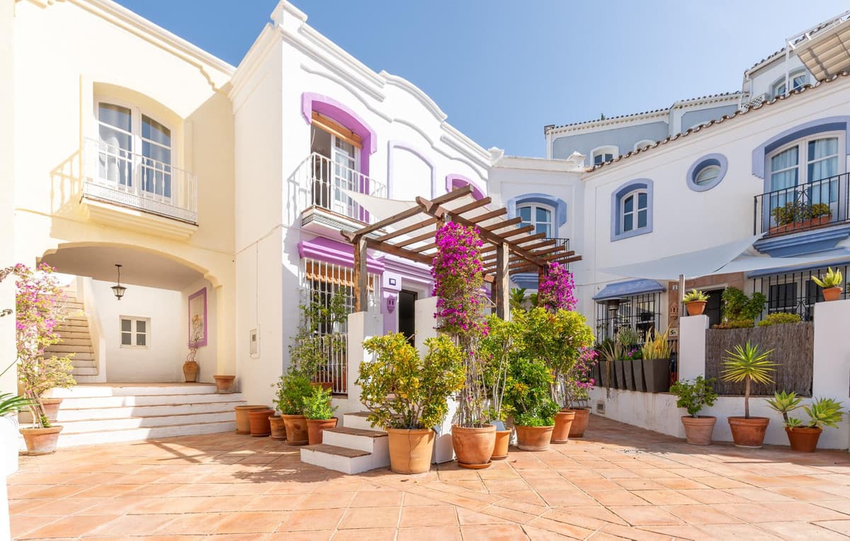 Townhouse in Benahavís — photo 2 of 10
