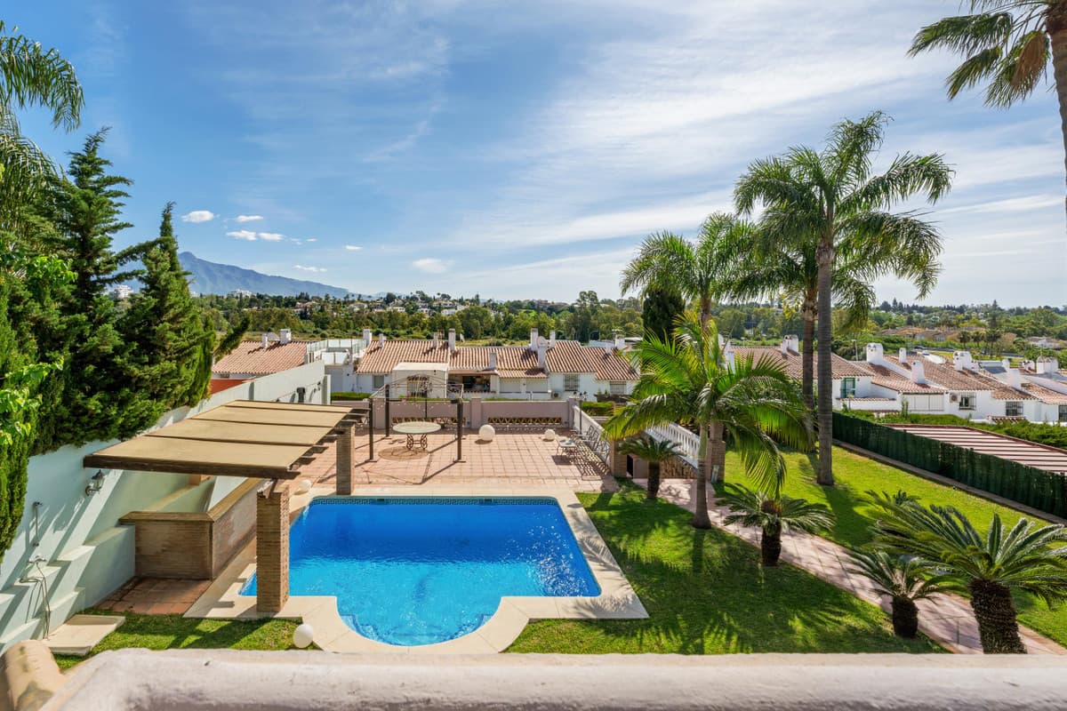 Detached Villa in Estepona — photo 2 of 10