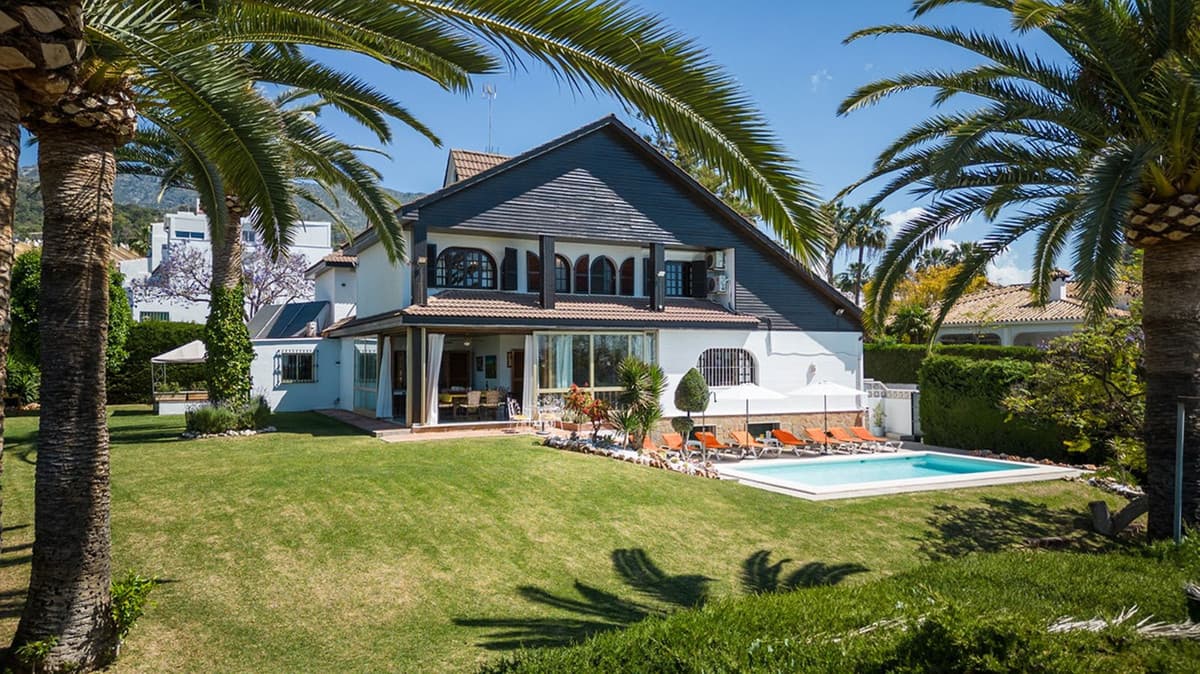 Detached Villa in Marbella — photo 1 of 10