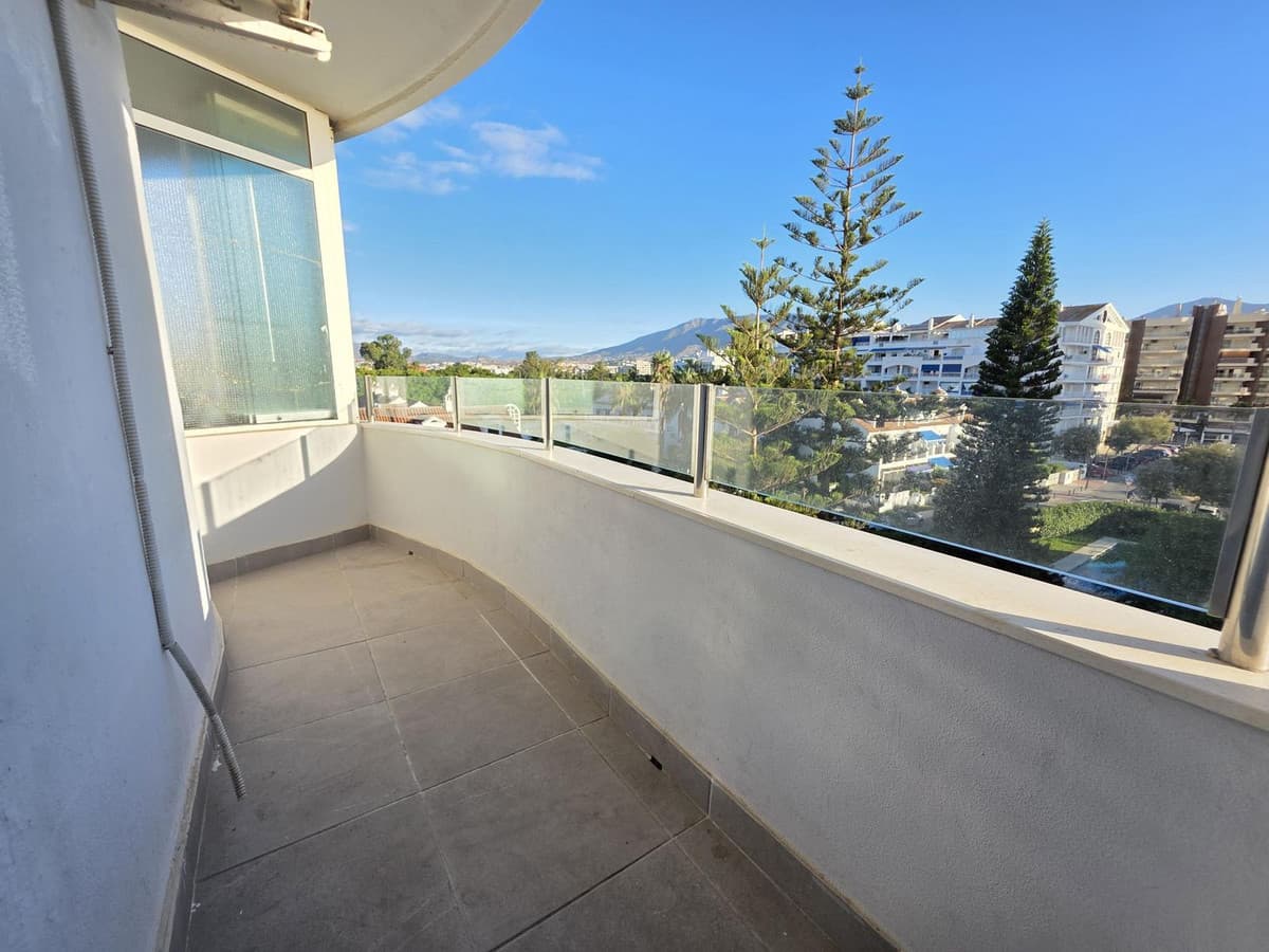 Middle Floor Apartment in Fuengirola — photo 5 of 10