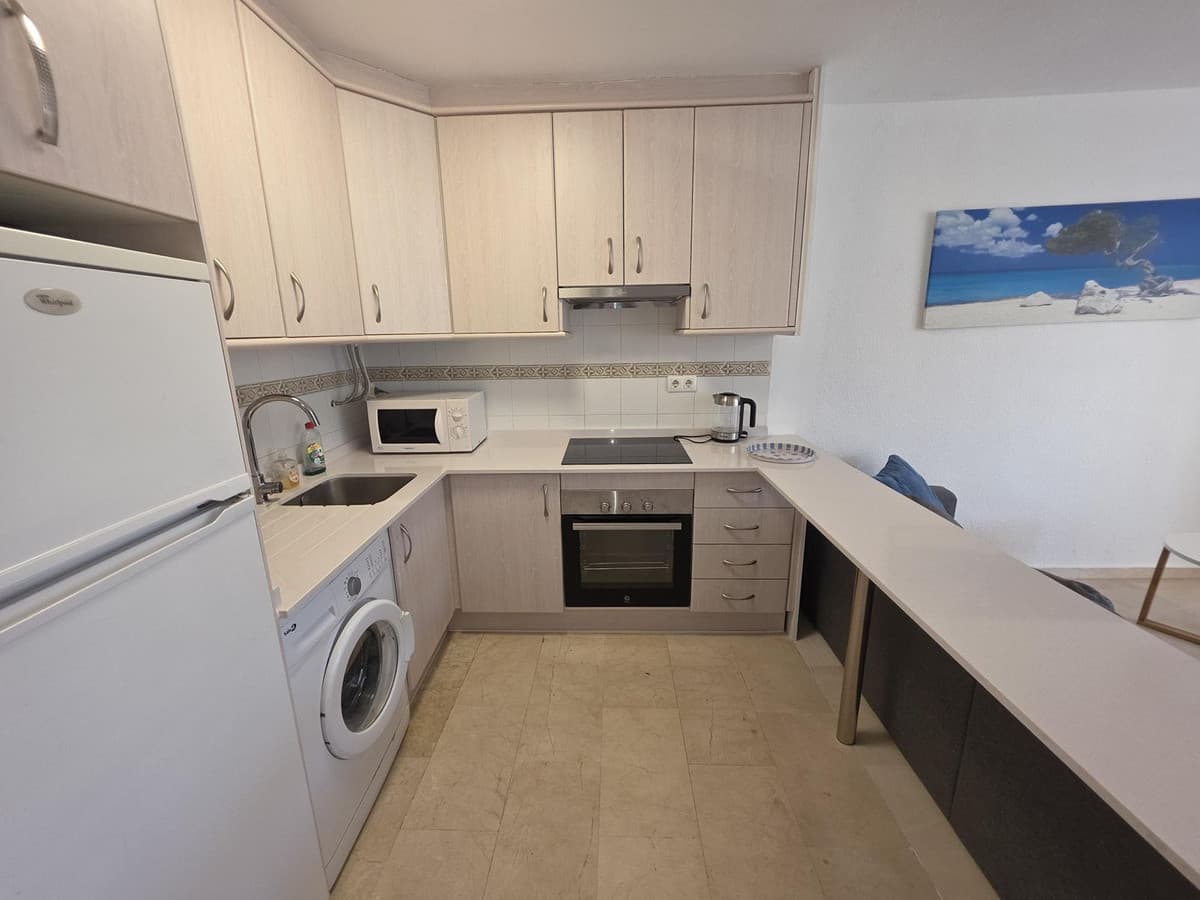 Middle Floor Apartment in Fuengirola — photo 7 of 10