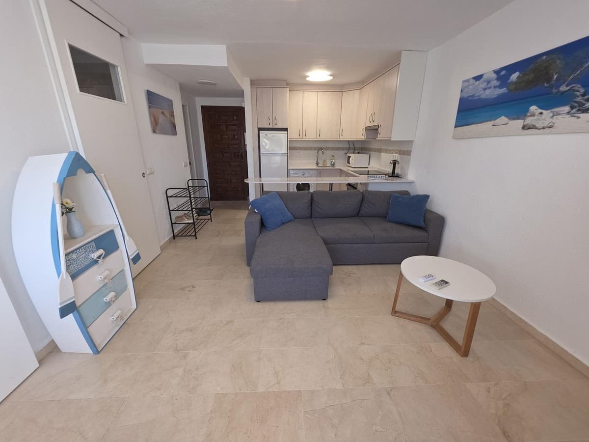 Middle Floor Apartment in Fuengirola — photo 10 of 10