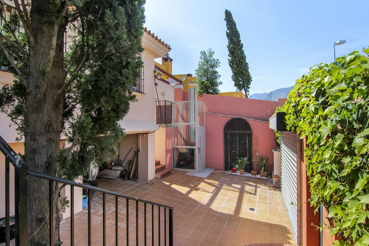 Detached Villa in Fuengirola — photo 3 of 10