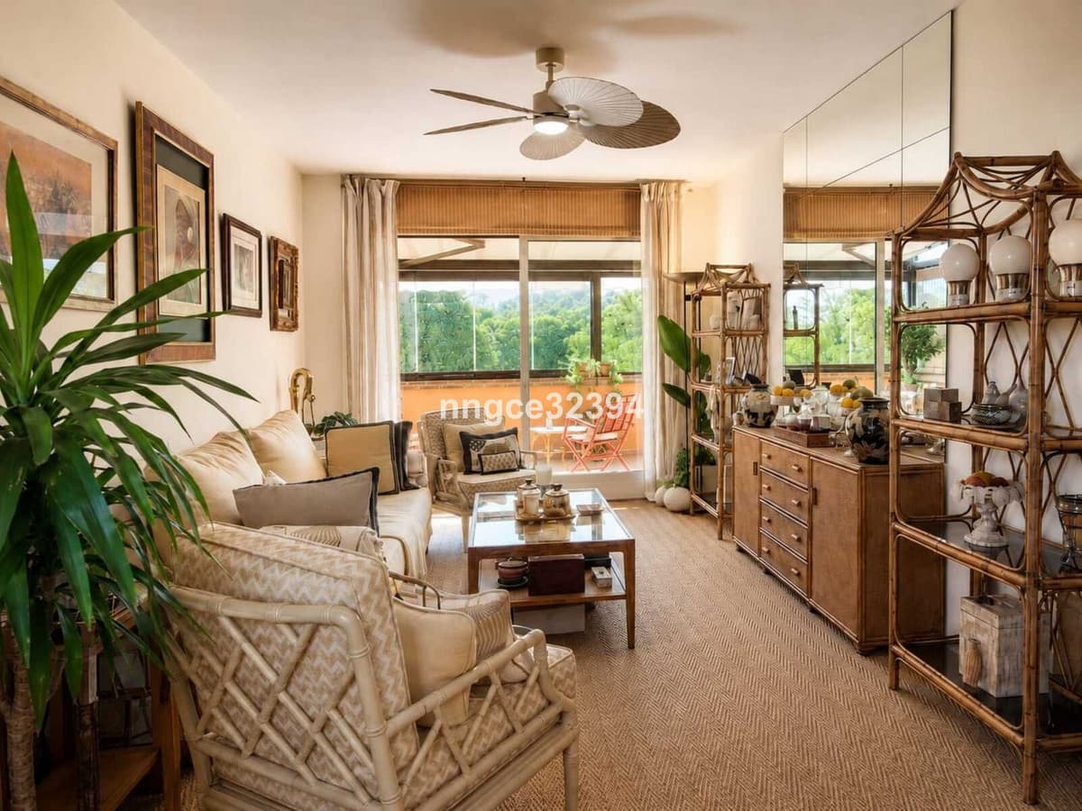 Top Floor Apartment in The Golden Mile — photo 9 of 10