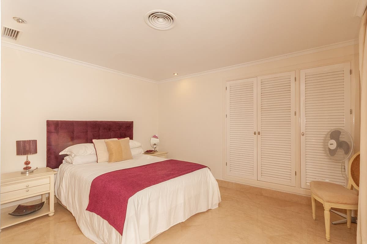 Middle Floor Apartment in Elviria — photo 7 of 10