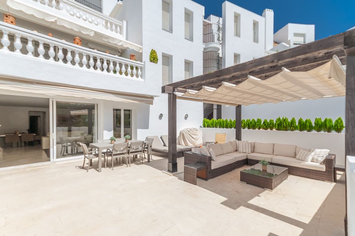 Middle Floor Apartment in Elviria — photo 10 of 10