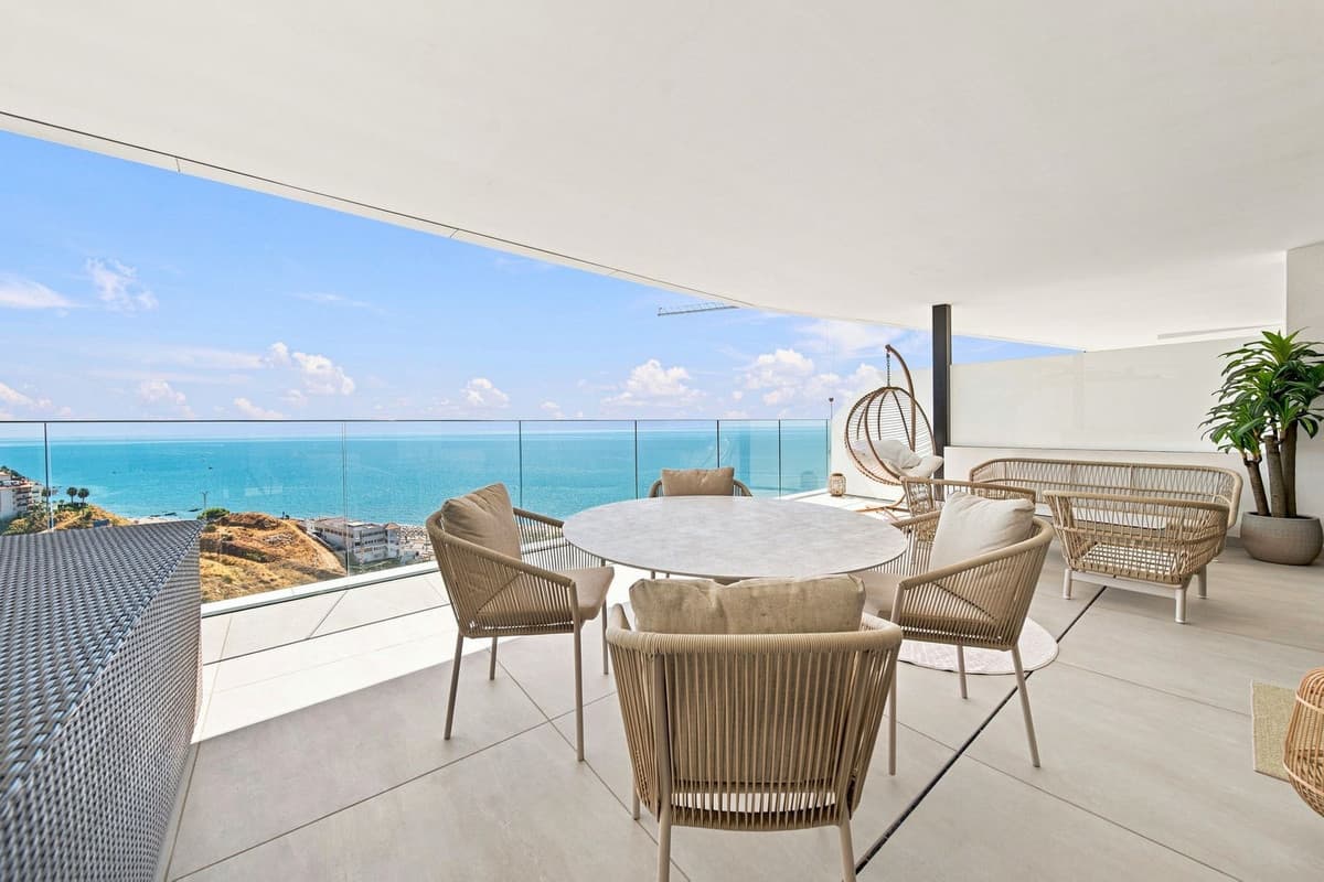 Middle Floor Apartment in Fuengirola — photo 1 of 10