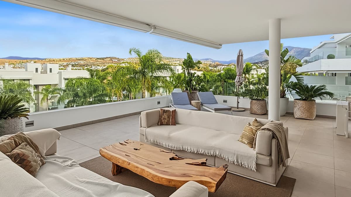 Middle Floor Apartment in Estepona — photo 2 of 10