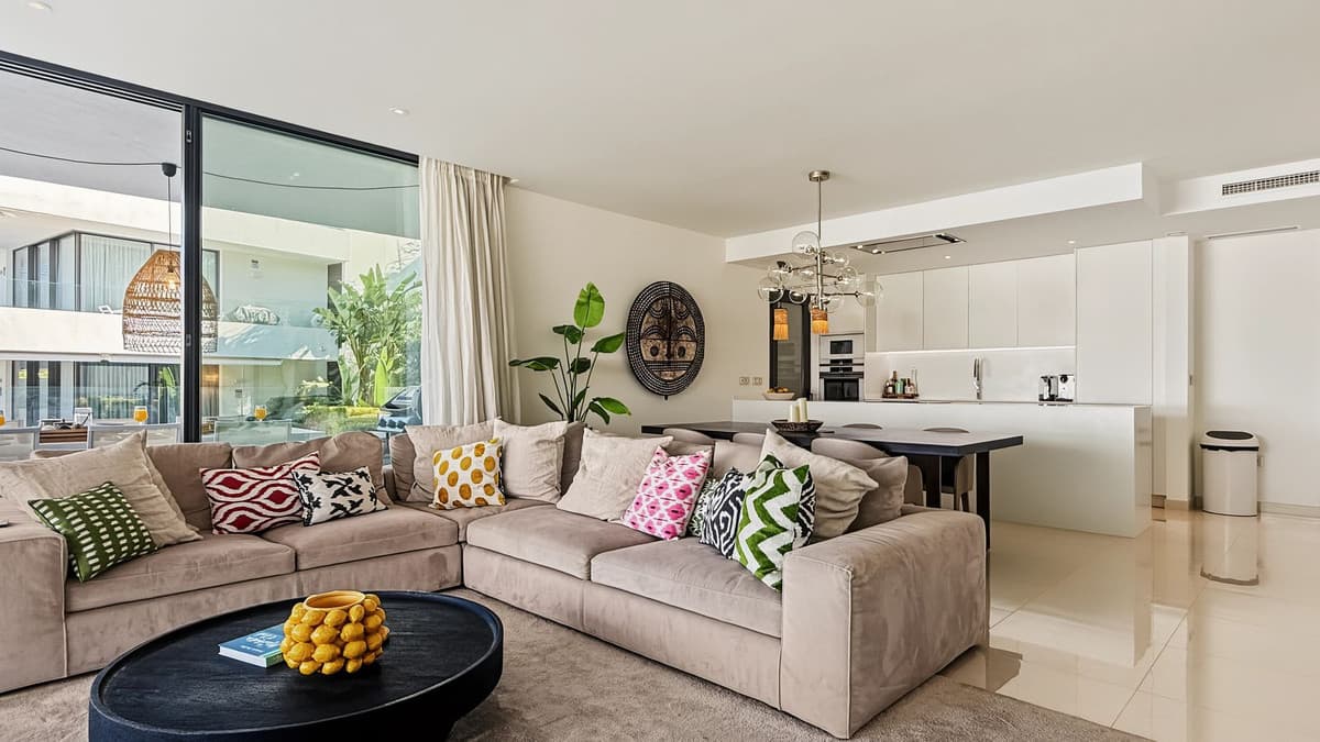Middle Floor Apartment in Estepona — photo 7 of 10