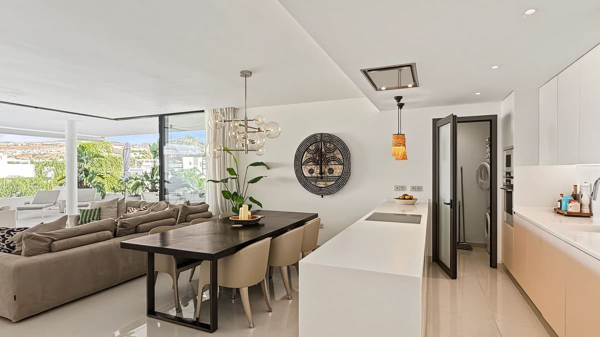 Middle Floor Apartment in Estepona — photo 8 of 10