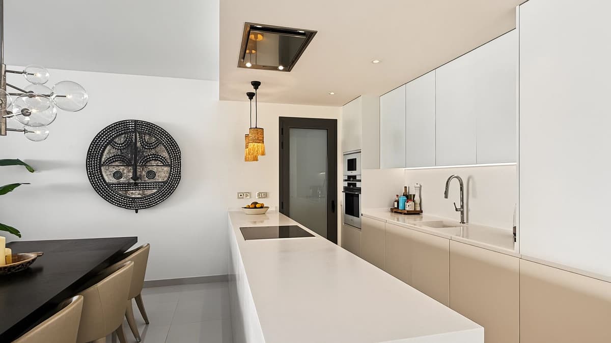 Middle Floor Apartment in Estepona — photo 9 of 10