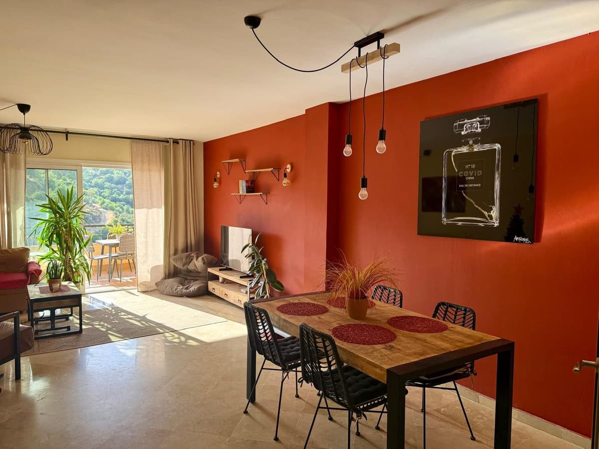 Middle Floor Apartment in Calahonda — photo 2 of 10