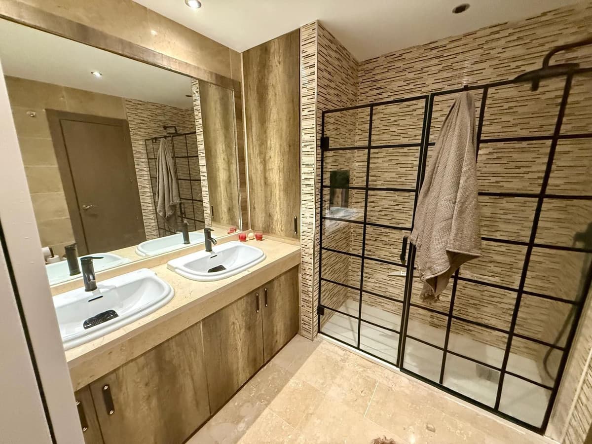 Middle Floor Apartment in Calahonda — photo 4 of 10