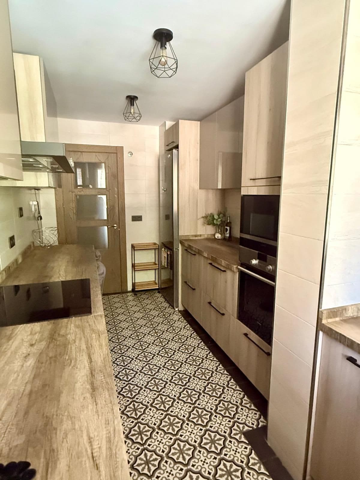 Middle Floor Apartment in Calahonda — photo 7 of 10