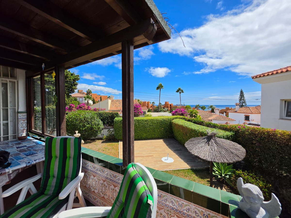 Detached Villa in Estepona — photo 1 of 10