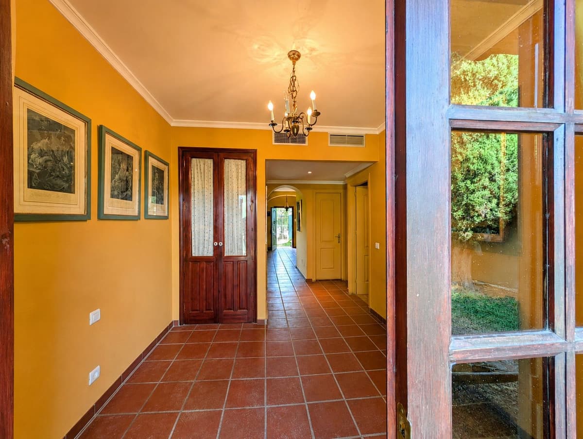 Detached Villa in Monda — photo 4 of 10