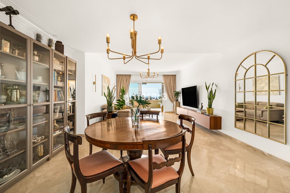 Middle Floor Apartment in Elviria — photo 2 of 10