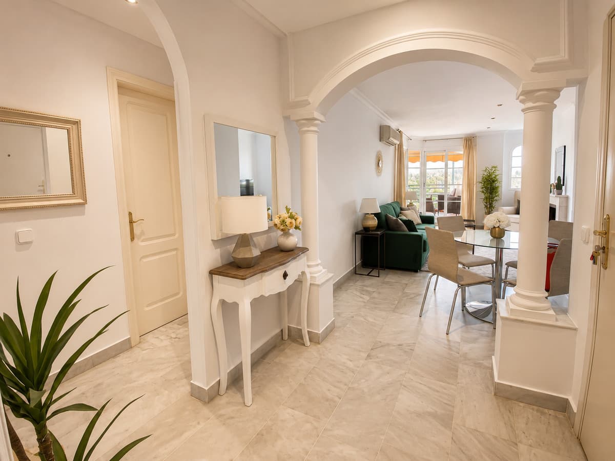 Middle Floor Apartment in Nueva Andalucía — photo 3 of 10