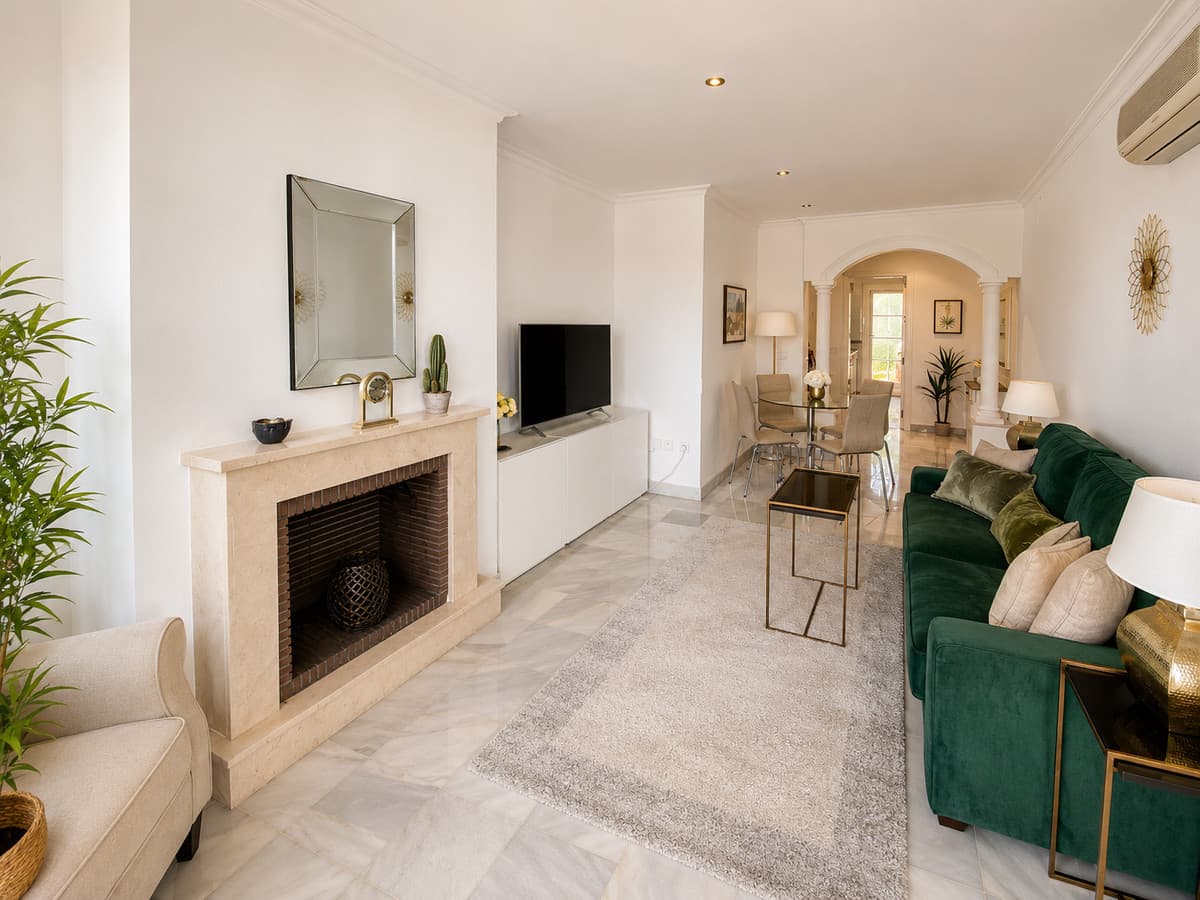 Middle Floor Apartment in Nueva Andalucía — photo 4 of 10