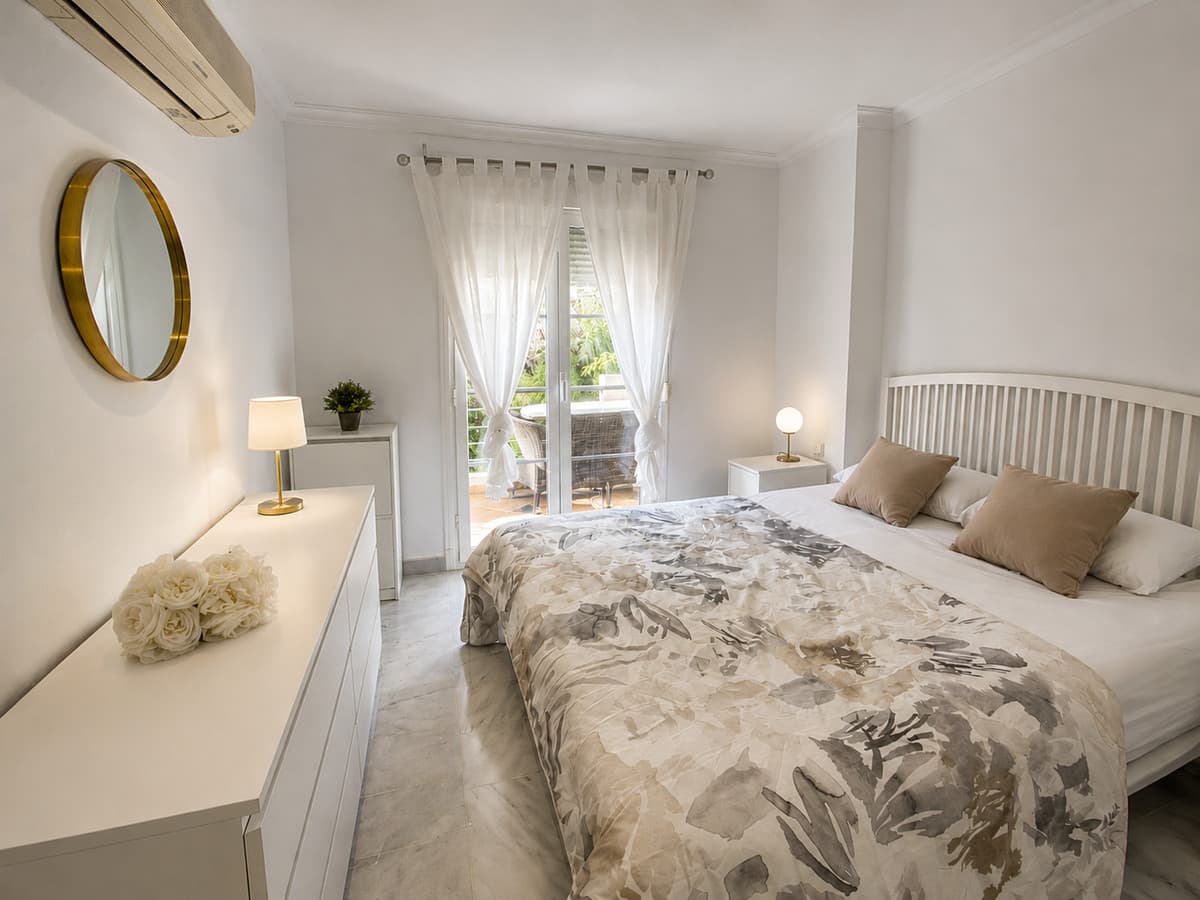 Middle Floor Apartment in Nueva Andalucía — photo 5 of 10