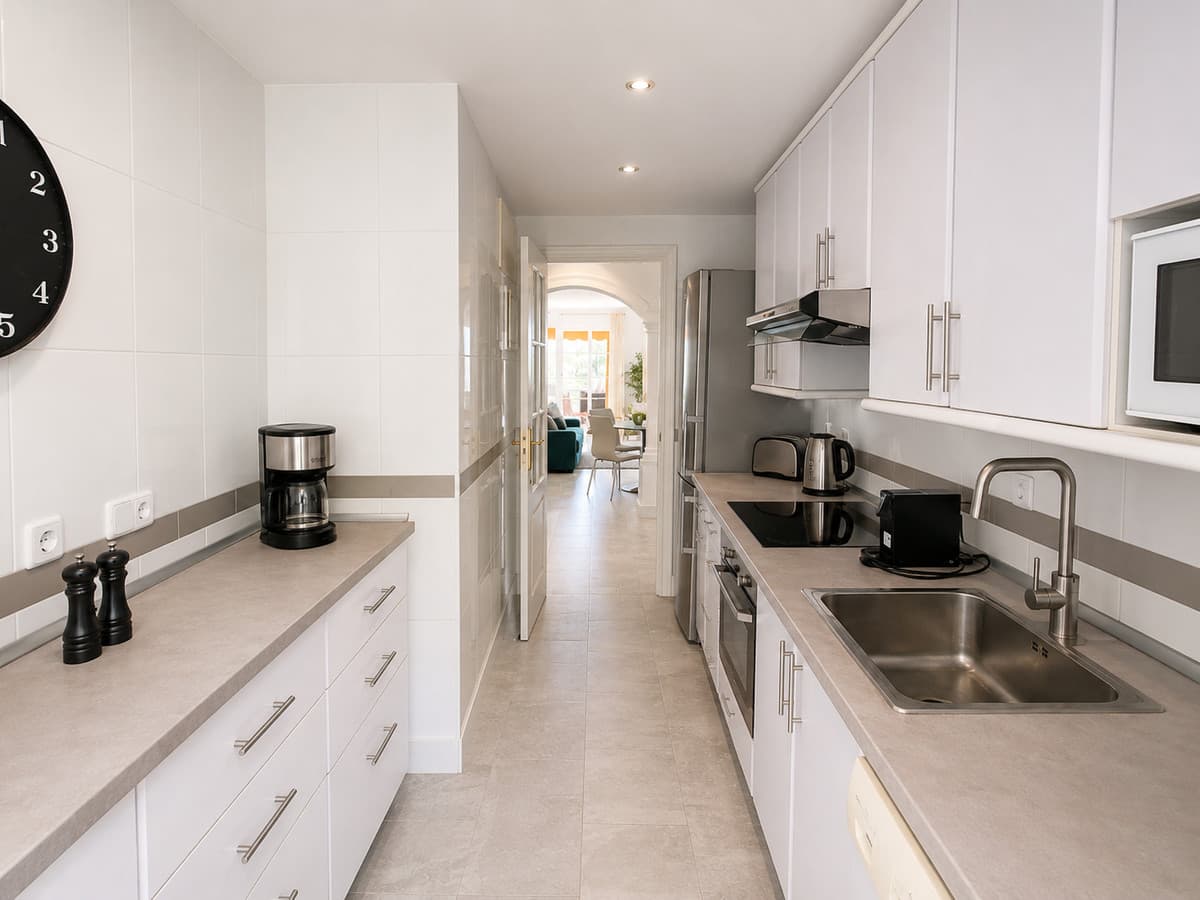 Middle Floor Apartment in Nueva Andalucía — photo 6 of 10