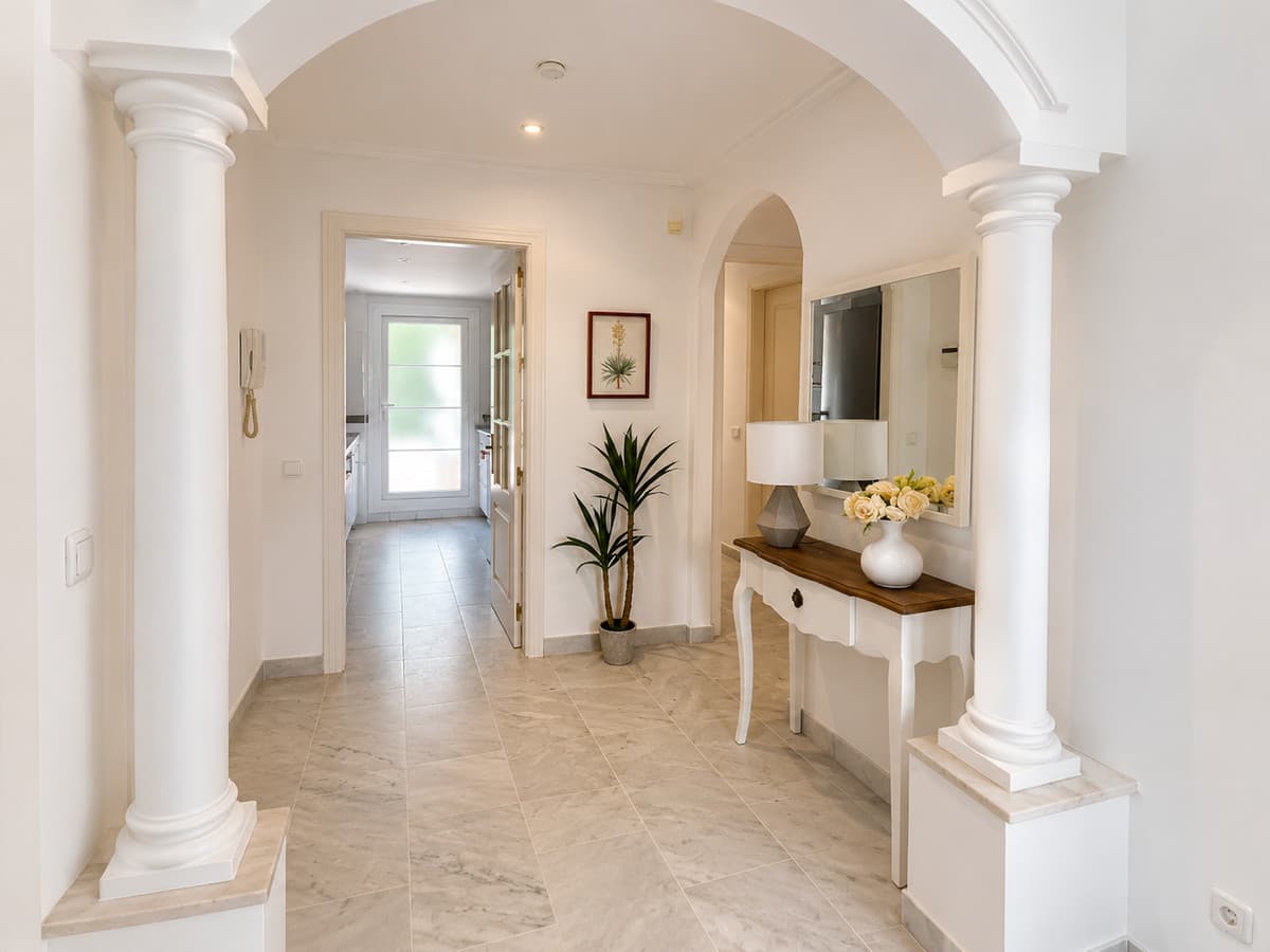 Middle Floor Apartment in Nueva Andalucía — photo 9 of 10