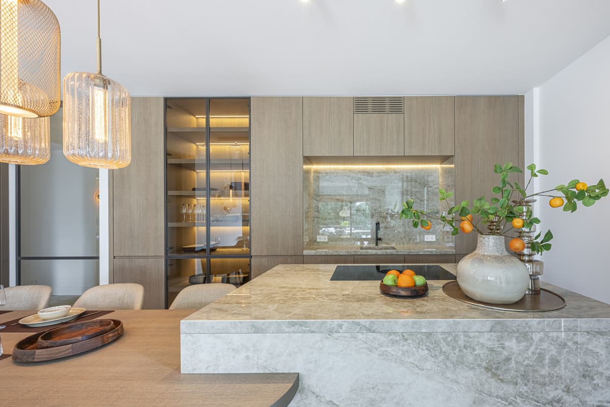 Middle Floor Apartment in The Golden Mile — photo 3 of 10