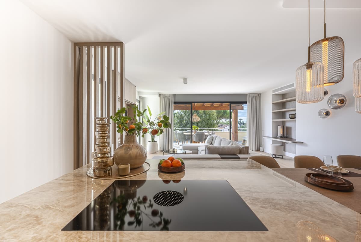 Middle Floor Apartment in The Golden Mile — photo 5 of 10