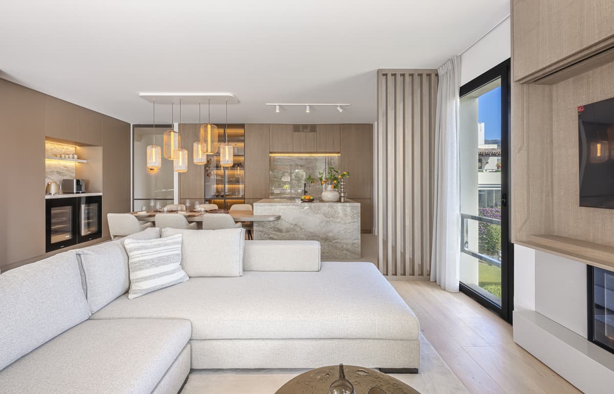 Middle Floor Apartment in The Golden Mile — photo 6 of 10