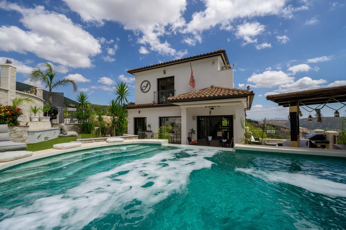 Detached Villa in Casarabonela — photo 1 of 10