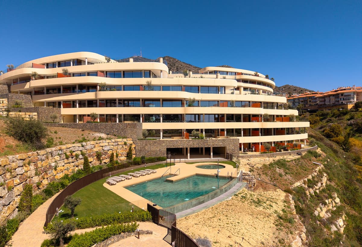 Middle Floor Apartment in Fuengirola — photo 1 of 10