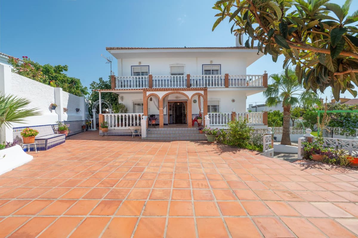 Detached Villa in Torremolinos — photo 1 of 10