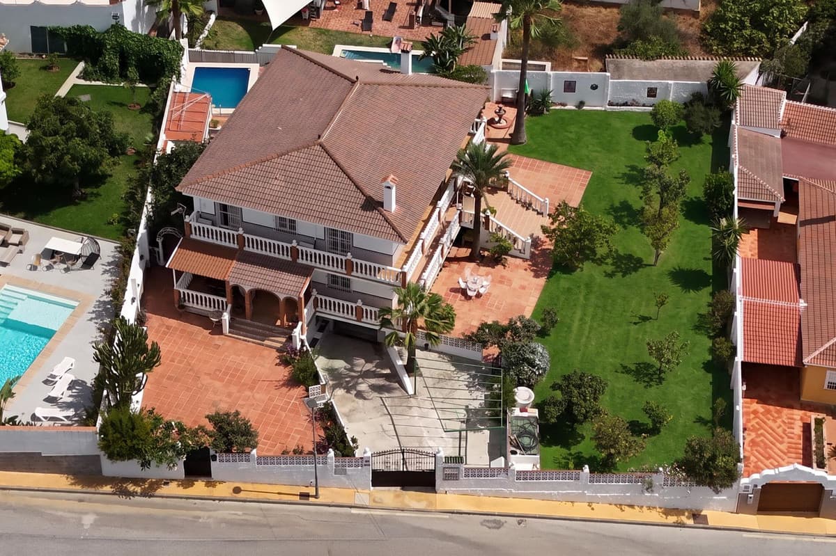 Detached Villa in Torremolinos — photo 3 of 10