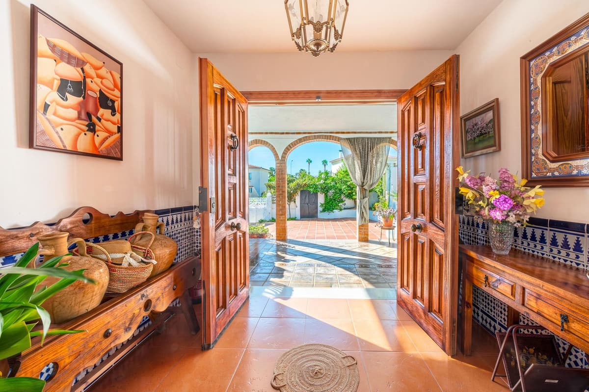 Detached Villa in Torremolinos — photo 5 of 10