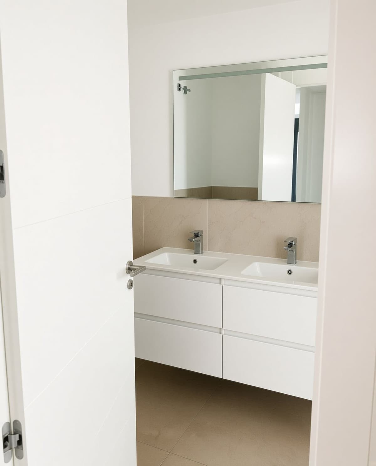 Ground Floor Apartment in Bel Air — photo 10 of 10