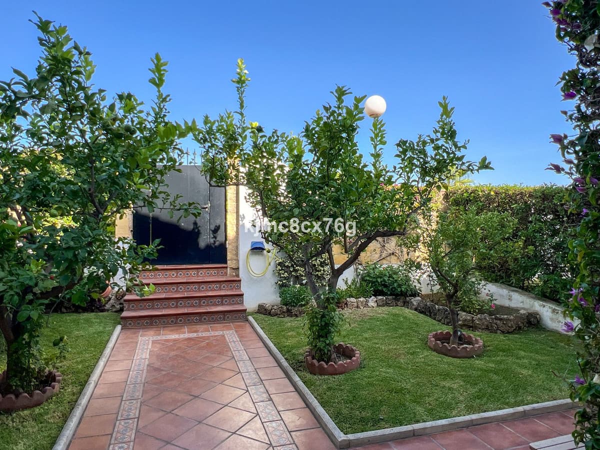 Townhouse in Calahonda — photo 2 of 10