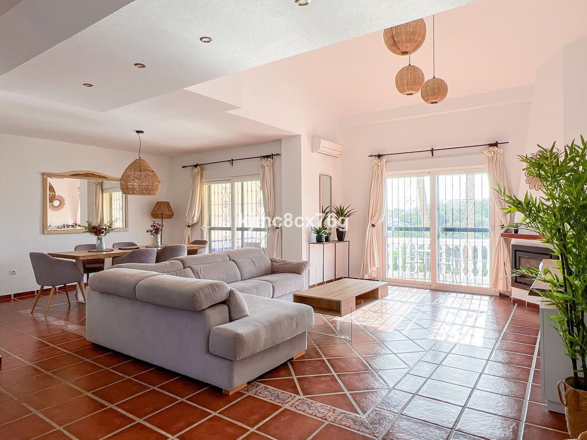 Townhouse in Calahonda — photo 4 of 10