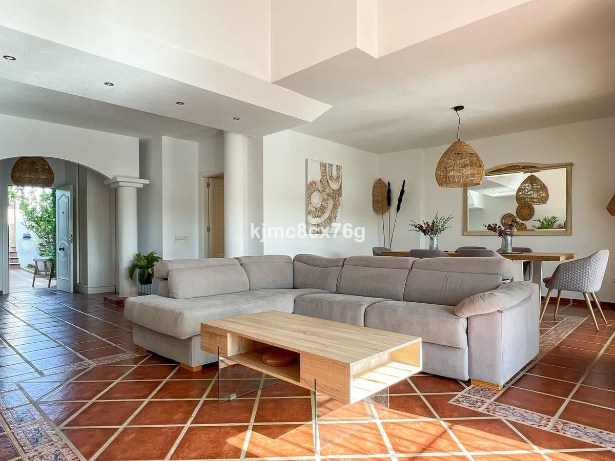 Townhouse in Calahonda — photo 5 of 10