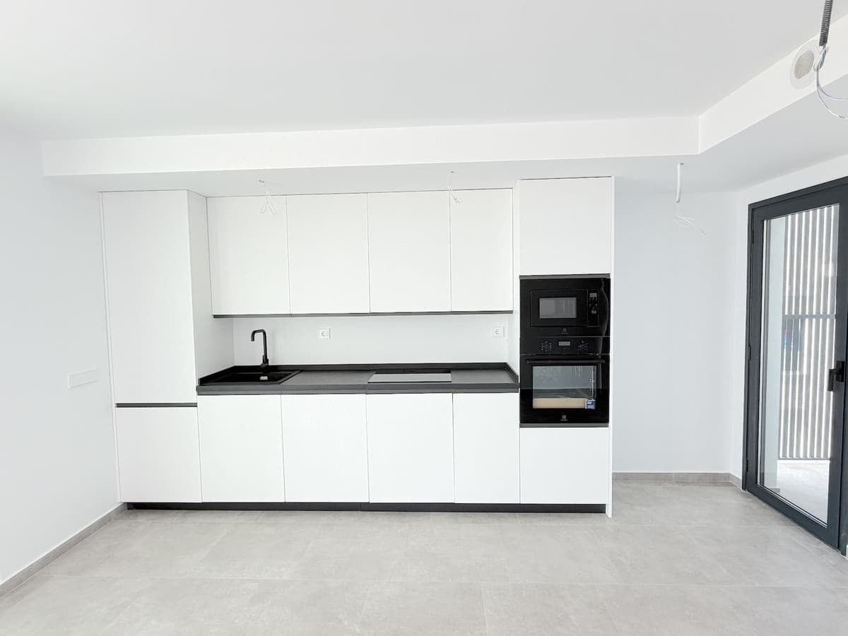 Middle Floor Apartment in Los Pacos — photo 3 of 10