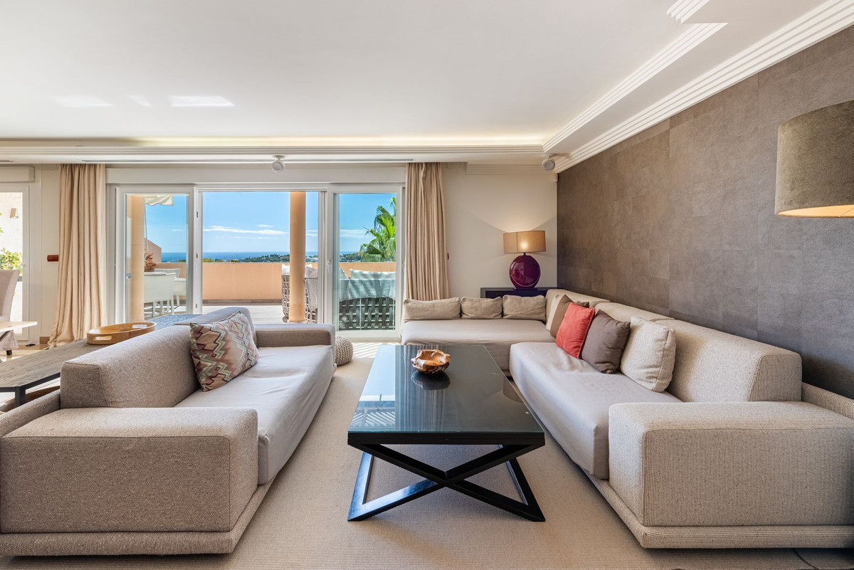 Penthouse Duplex in Nueva Andalucía — photo 4 of 10