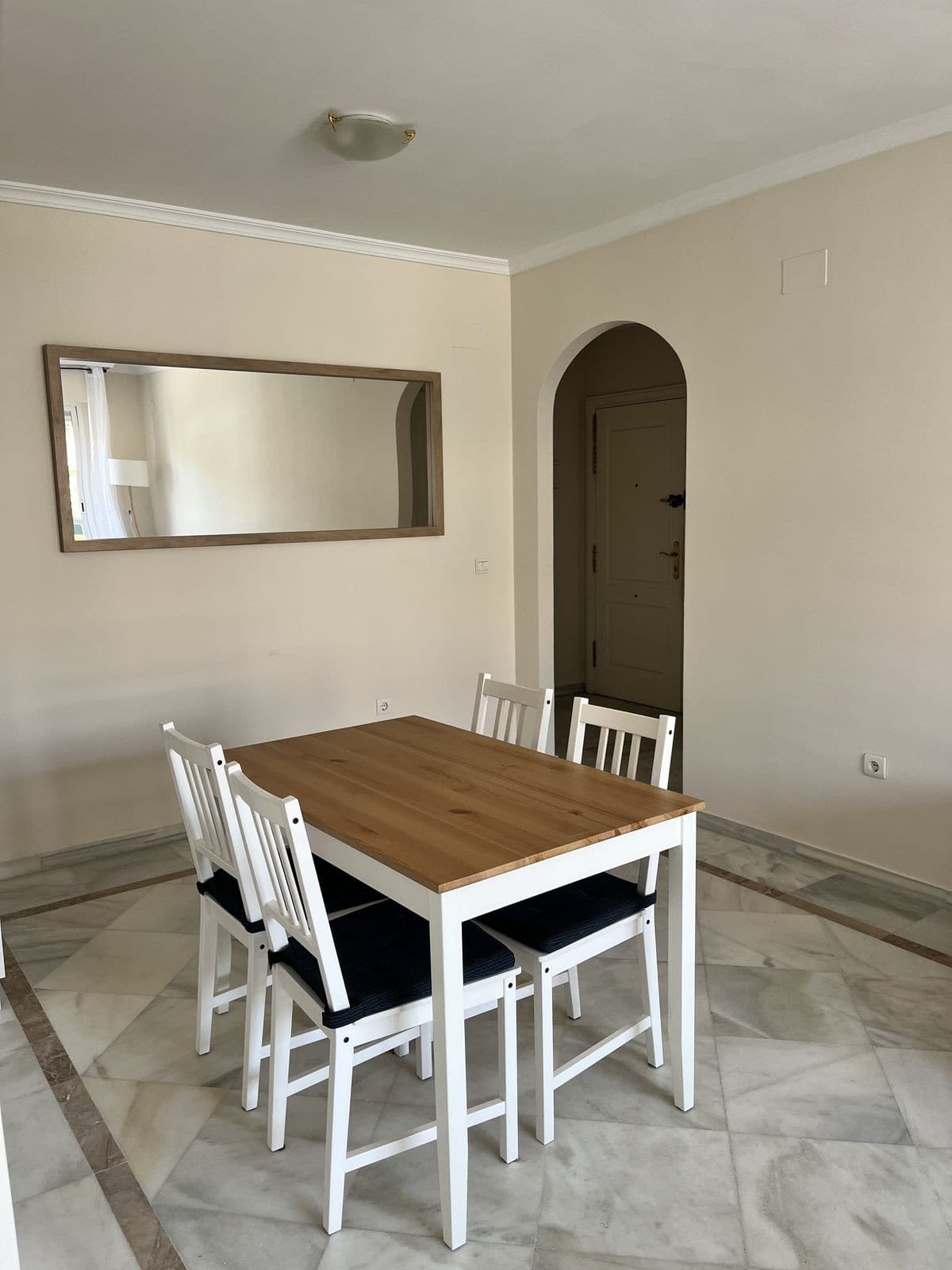 Middle Floor Apartment in Nueva Andalucía — photo 3 of 10