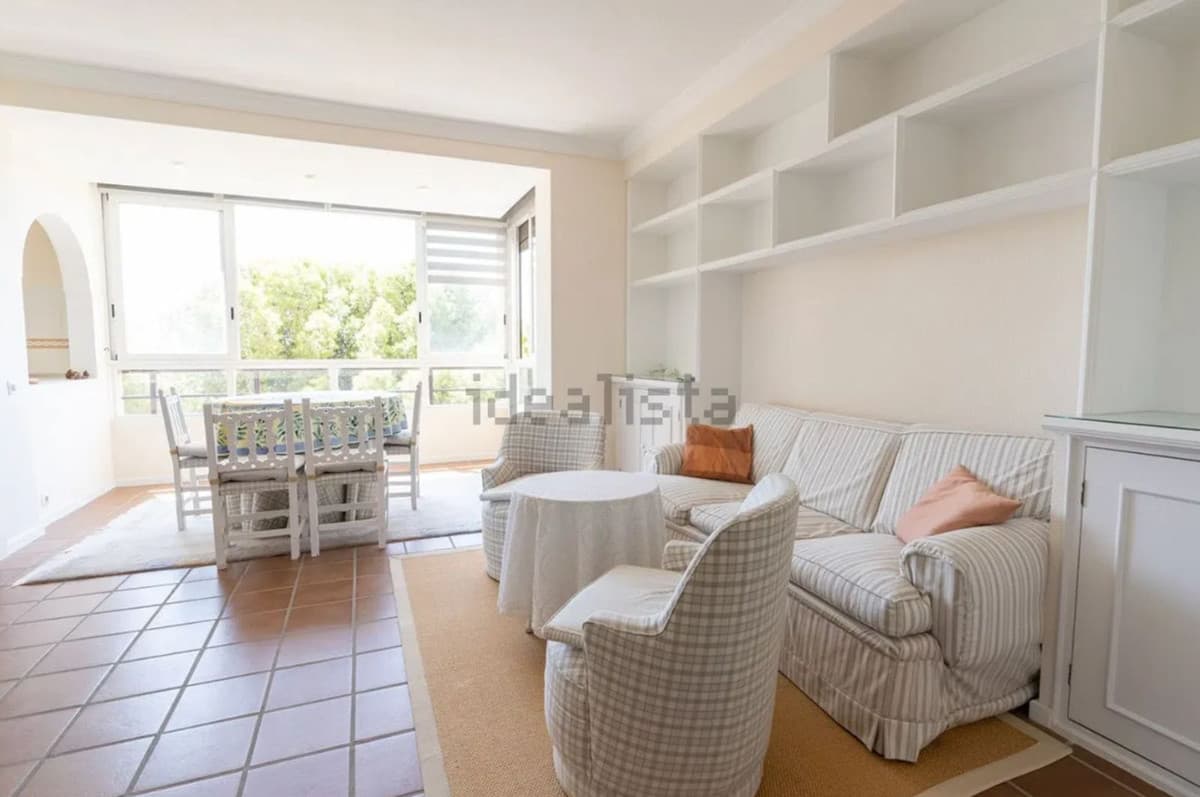 Middle Floor Apartment in Nueva Andalucía — photo 2 of 10